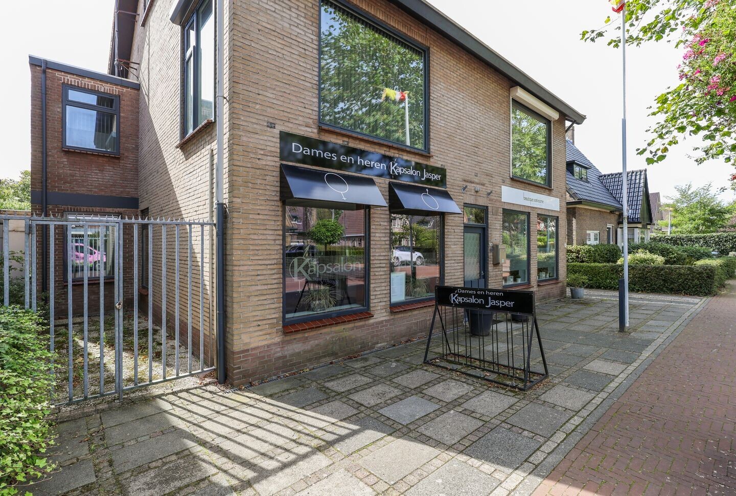 Twee-onder-één-kap te koop: Stationsweg 39, Oostvoorne