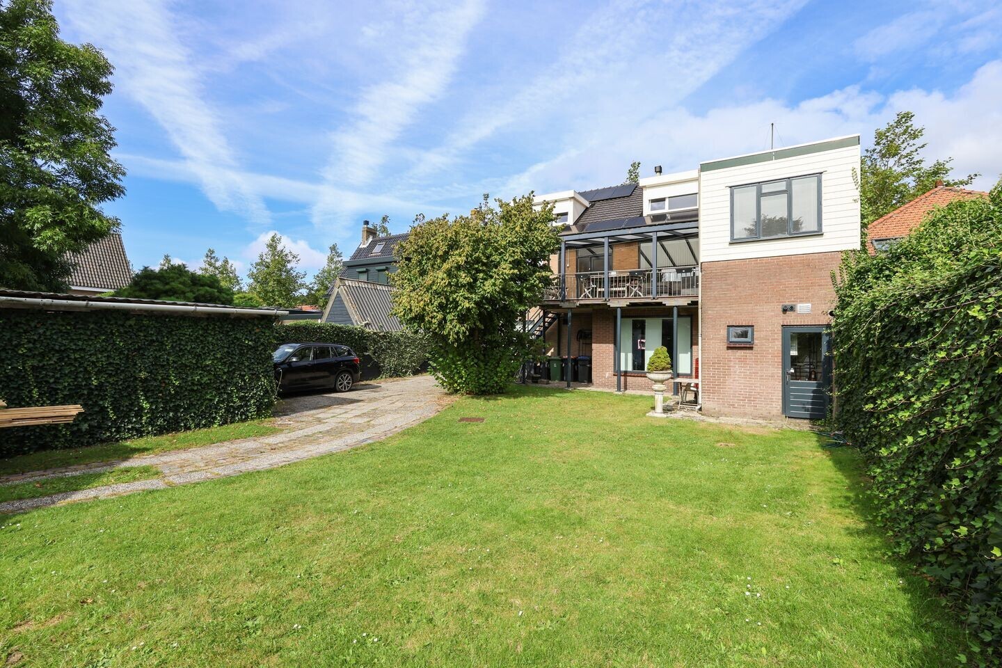 Twee-onder-één-kap te koop: Stationsweg 39, Oostvoorne
