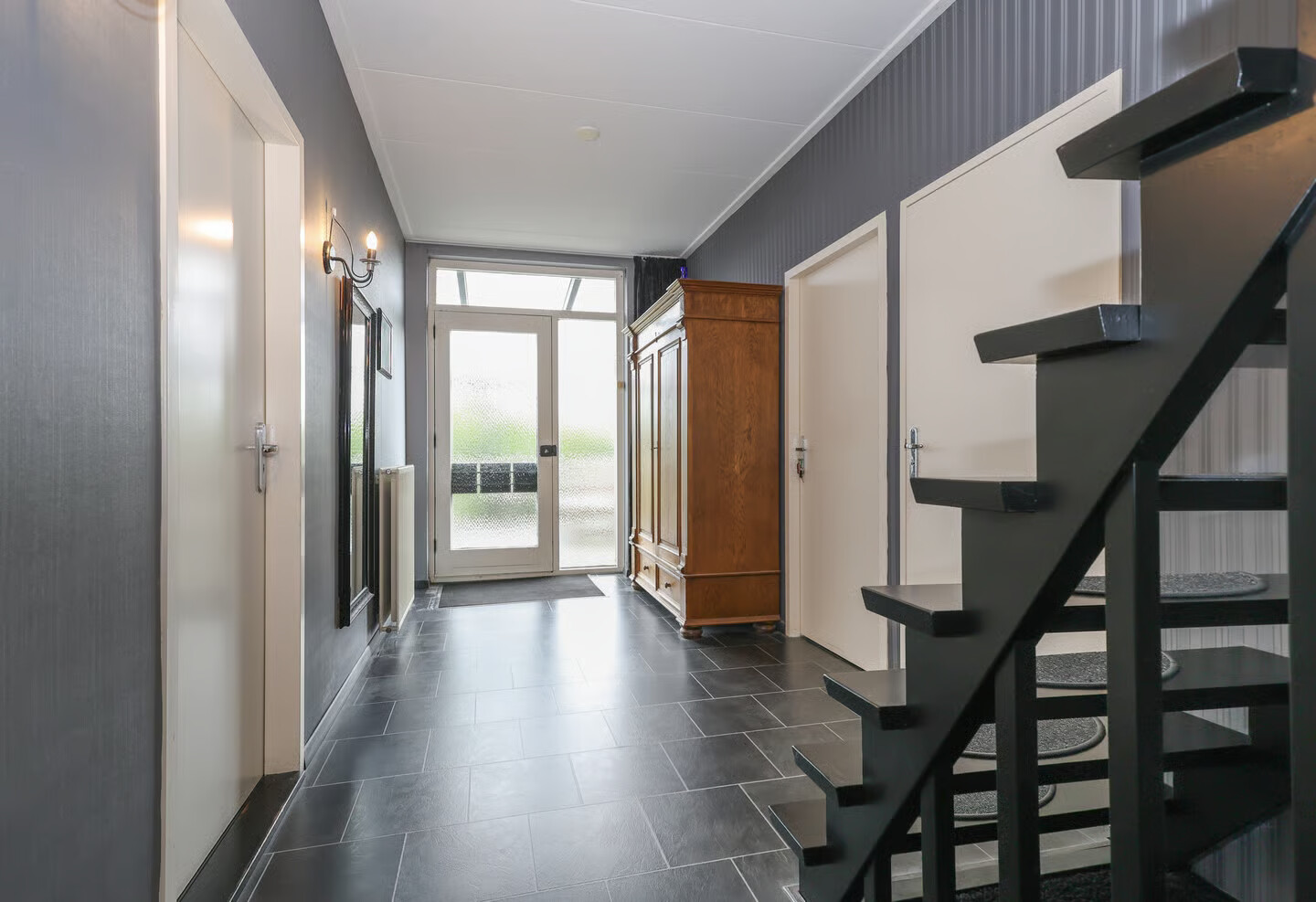 Twee-onder-één-kap te koop: Stationsweg 39, Oostvoorne