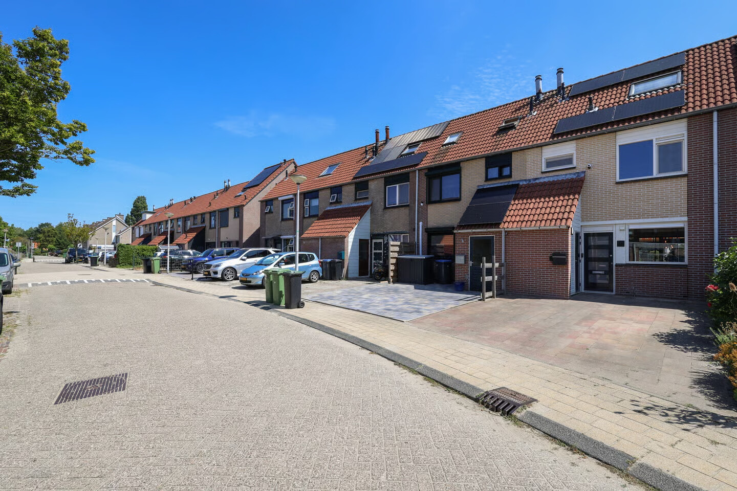 Tussenwoning te koop: Kruisbooglaan 72, Oostvoorne