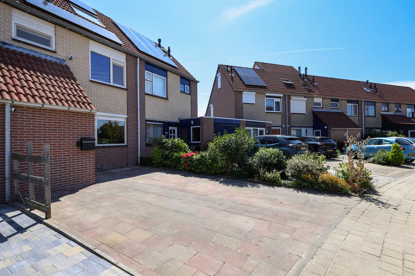 Tussenwoning te koop: Kruisbooglaan 72, Oostvoorne