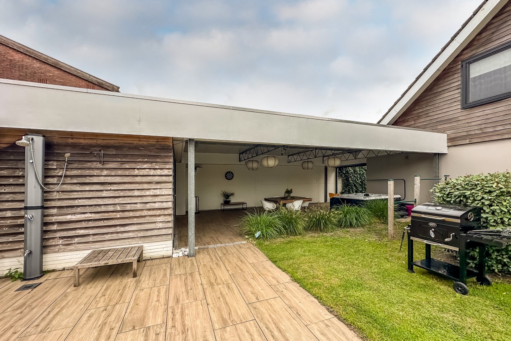 Vrijstaande woning te koop: Voorweg 42, Oostvoorne