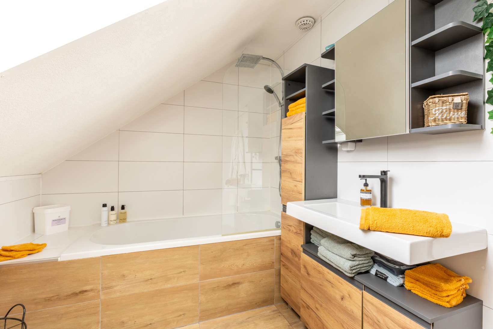 Vrijstaande woning te koop: Voorweg 42, Oostvoorne