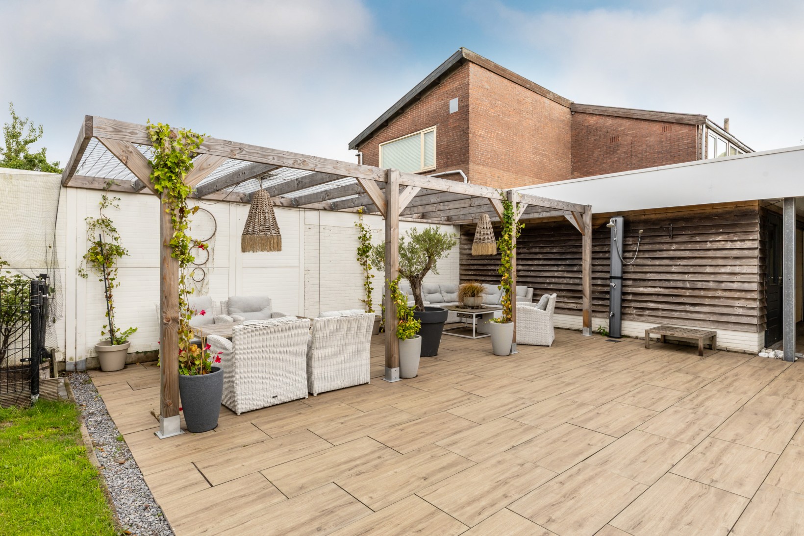 Vrijstaande woning te koop: Voorweg 42, Oostvoorne