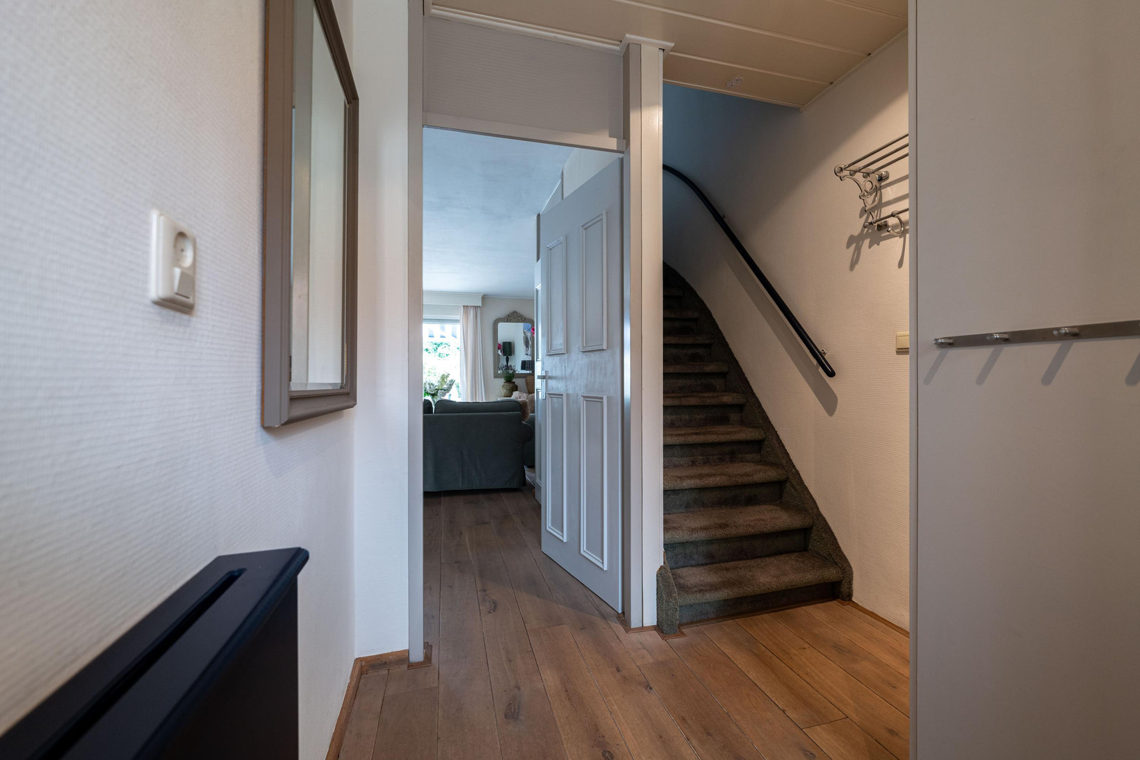 Tussenwoning te koop: Julianalaan 43, Zwartewaal