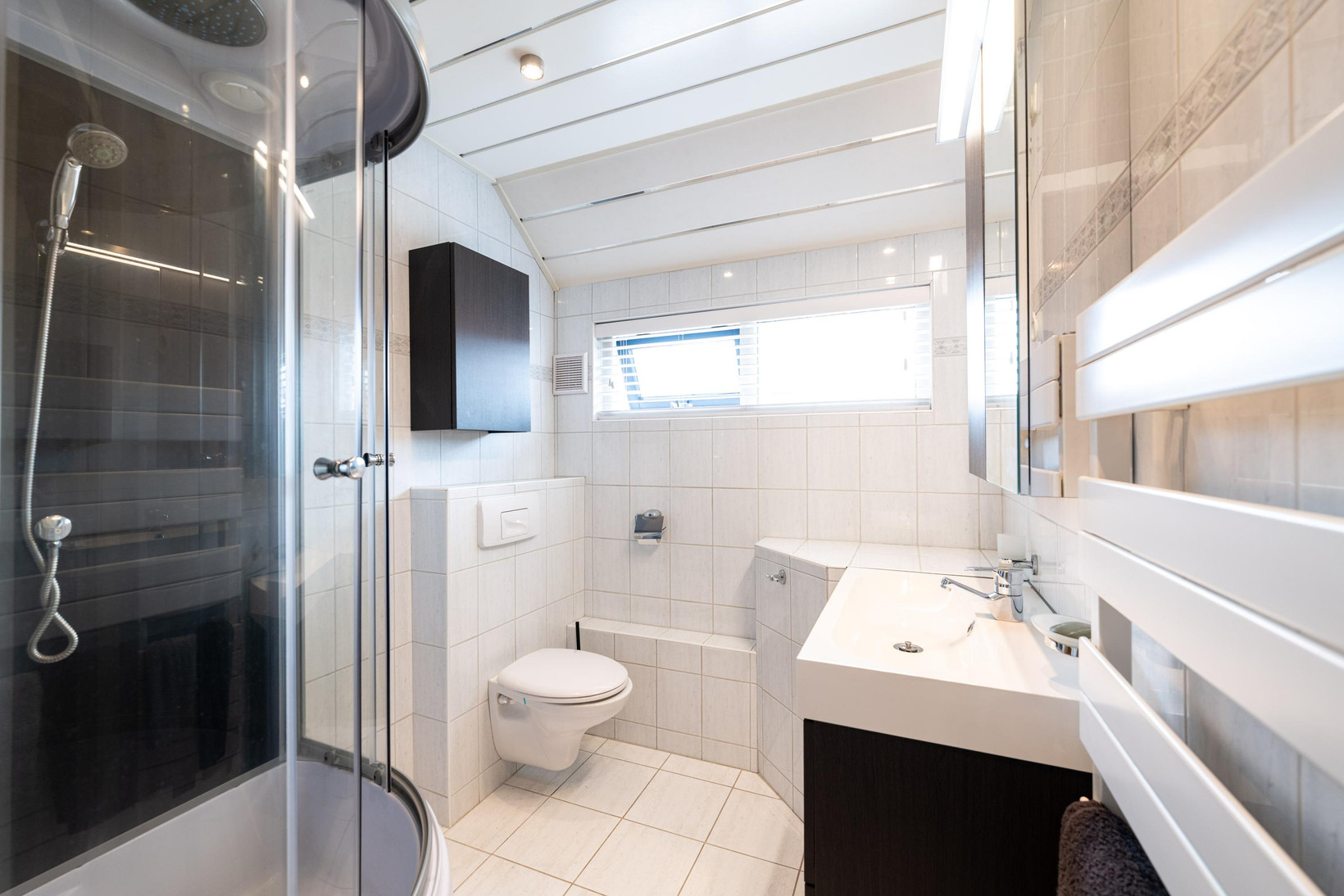 Tussenwoning te koop: Julianalaan 43, Zwartewaal