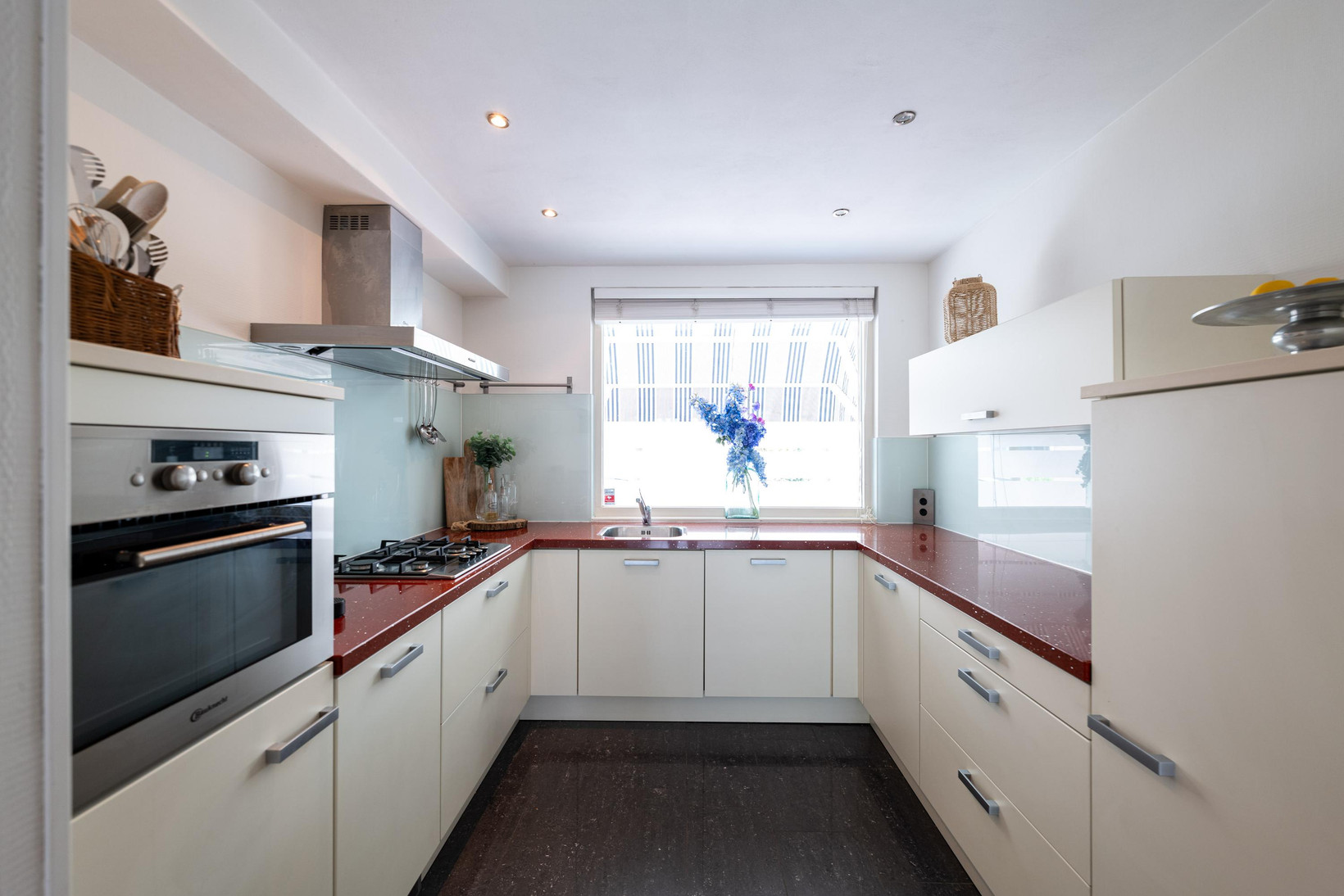 Tussenwoning te koop: Julianalaan 43, Zwartewaal