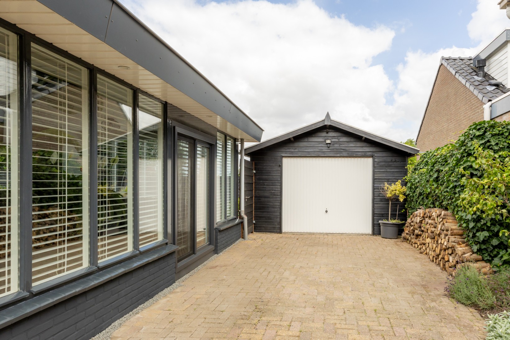 Vrijstaande woning te koop: Rijswaardsedijk 17, Zwartewaal