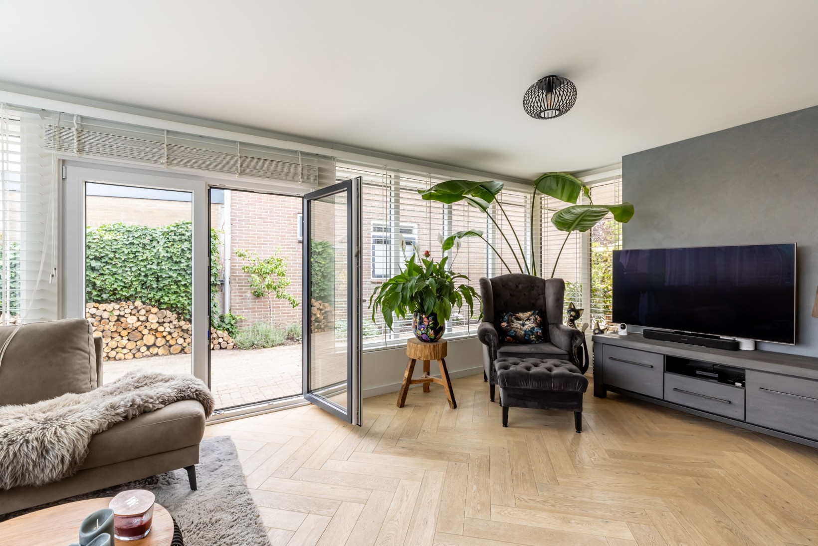 Vrijstaande woning te koop: Rijswaardsedijk 17, Zwartewaal