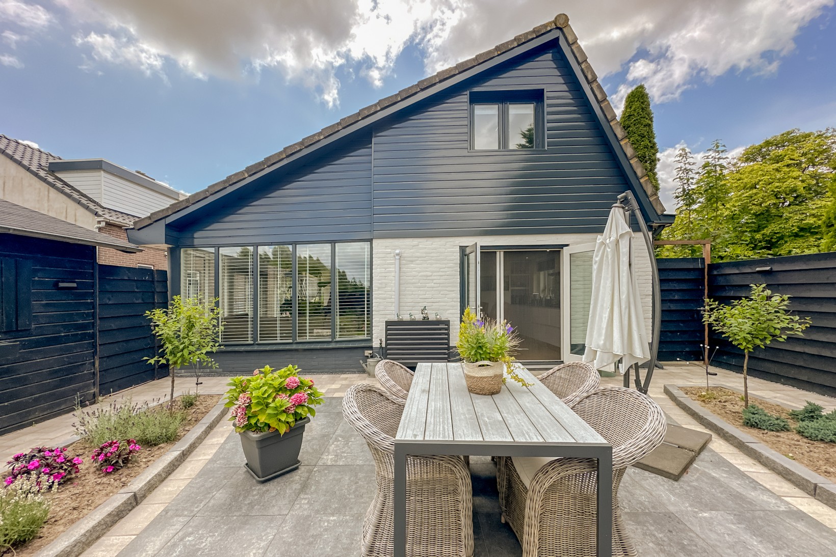 Vrijstaande woning te koop: Rijswaardsedijk 17, Zwartewaal
