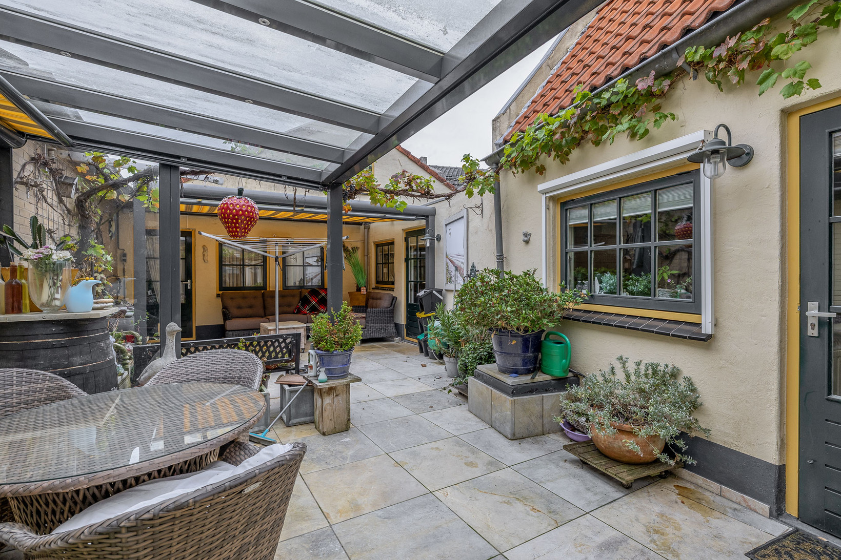 Tussenwoning te koop: Ring 38, Middelharnis
