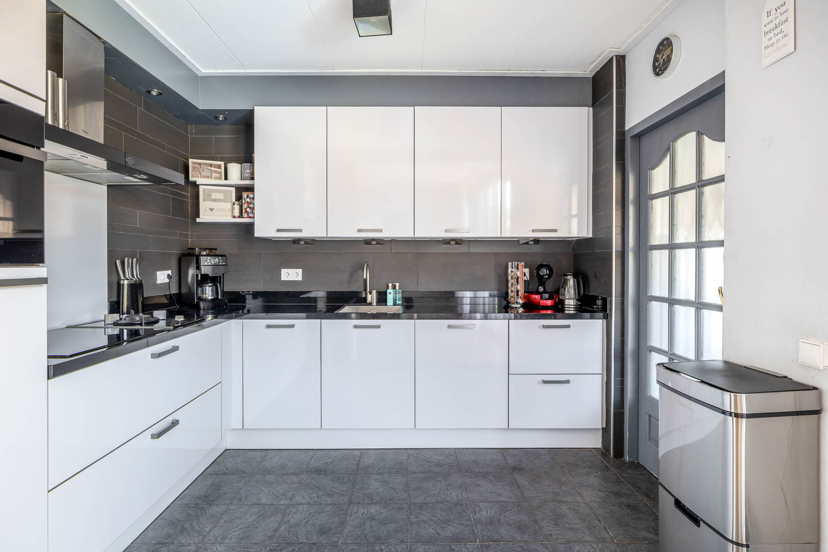 Hoekwoning te koop: Rottenburgseweg 98, Middelharnis