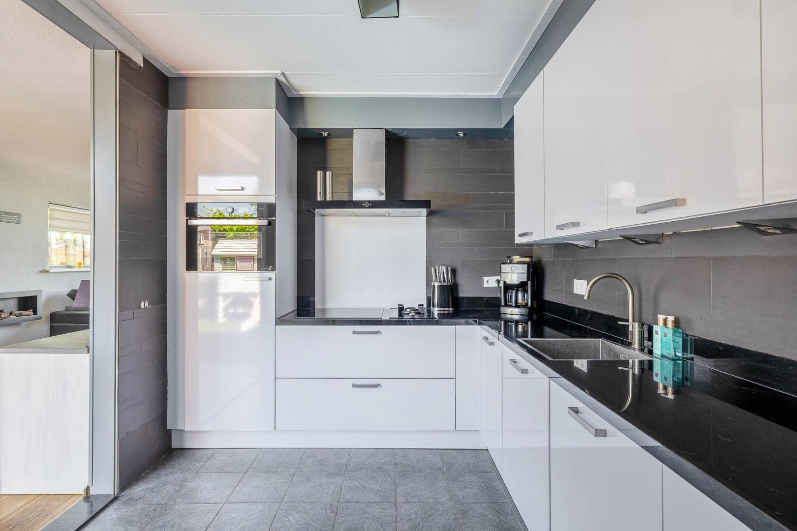 Hoekwoning te koop: Rottenburgseweg 98, Middelharnis