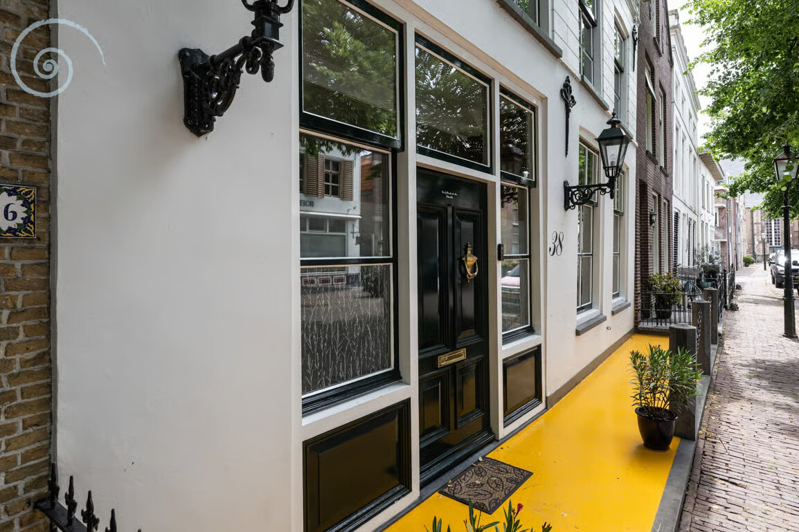Tussenwoning te koop: Voorstraat 38, Sommelsdijk