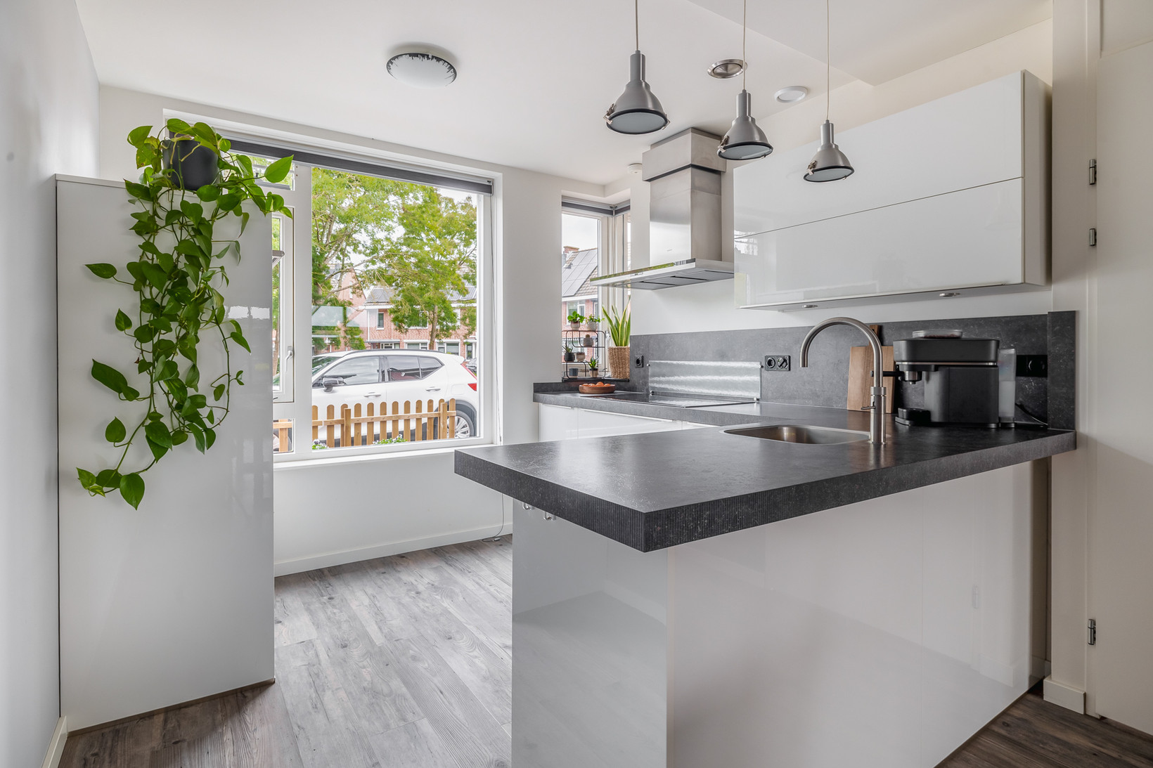 Twee-onder-één-kap te koop: Betje Wolffstraat 10, Sommelsdijk