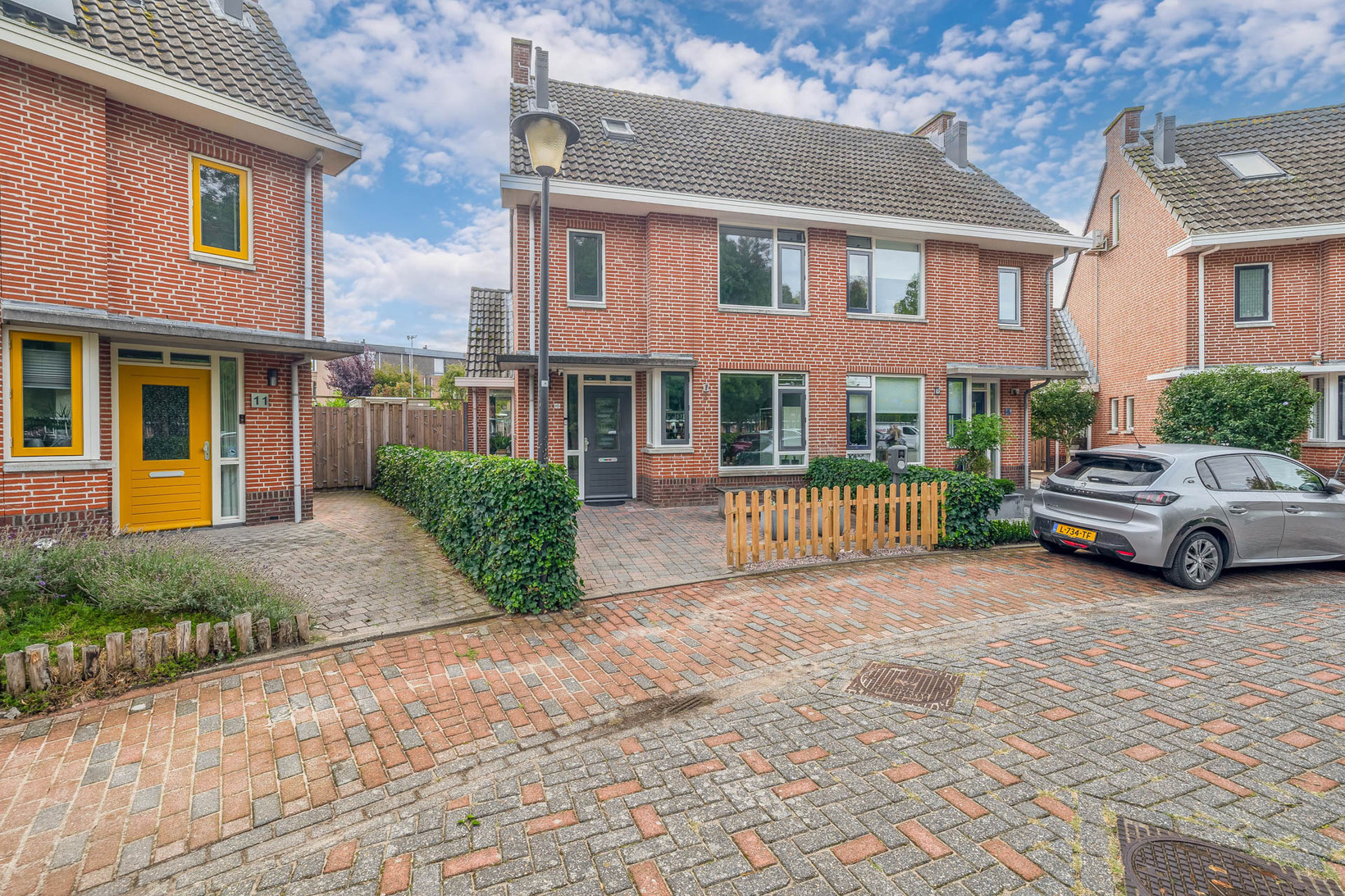 Twee-onder-één-kap te koop: Betje Wolffstraat 10, Sommelsdijk