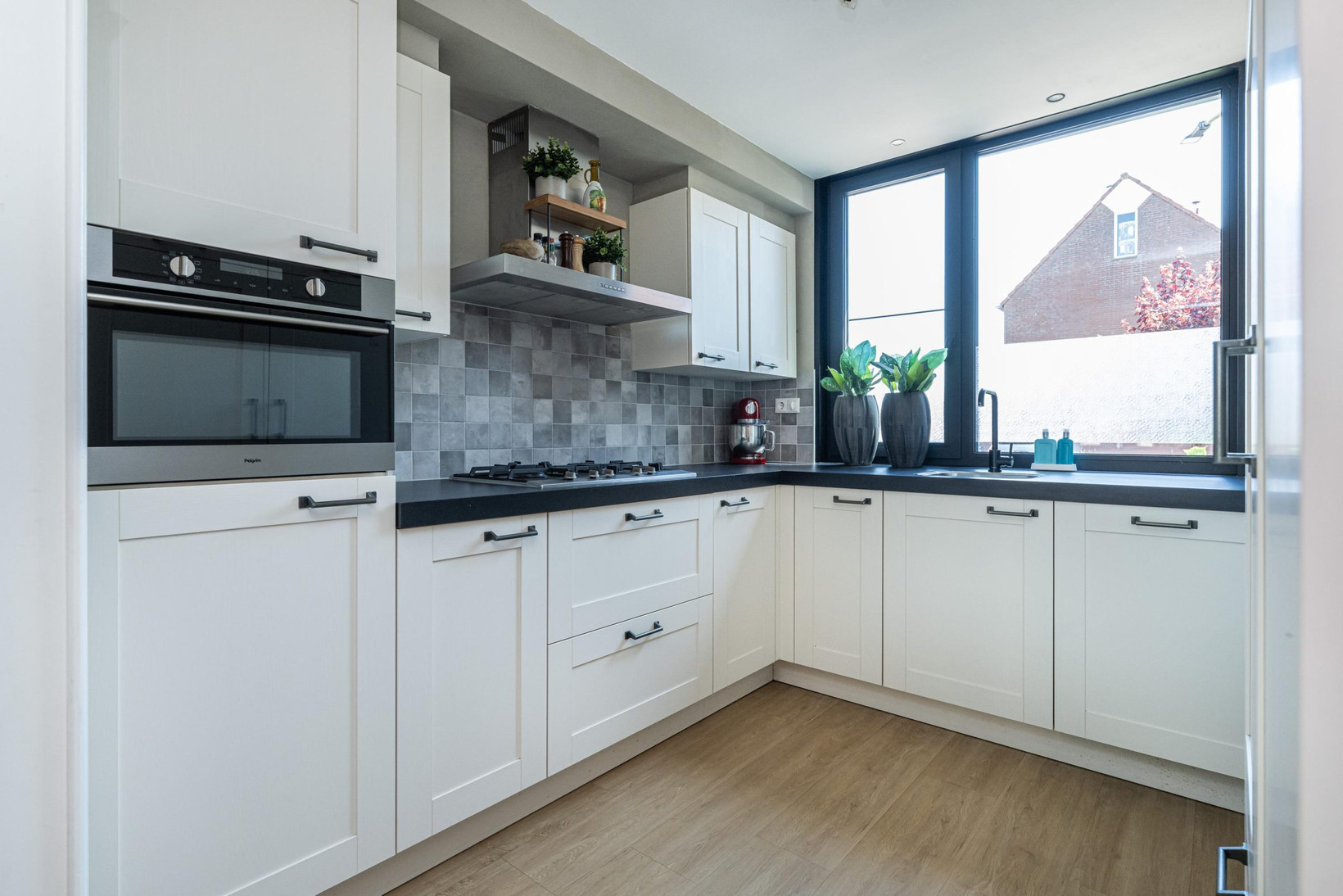 Tussenwoning te koop: Koolmees 107, Sommelsdijk