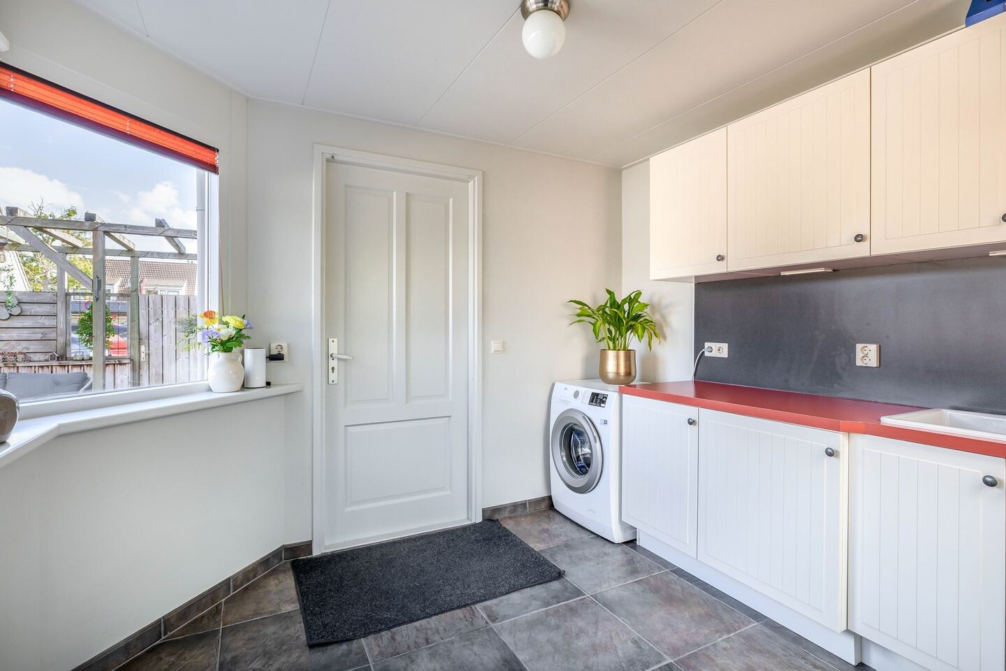 Hoekwoning te koop: Lijster 27, Sommelsdijk