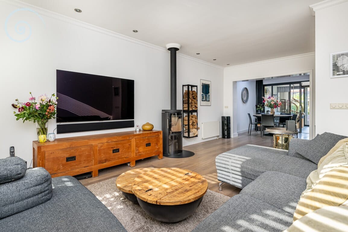 Hoekwoning te koop: Julianalaan 7, Dirksland