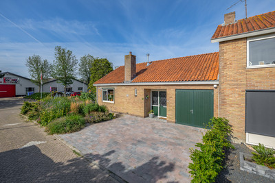 Maannezee 58