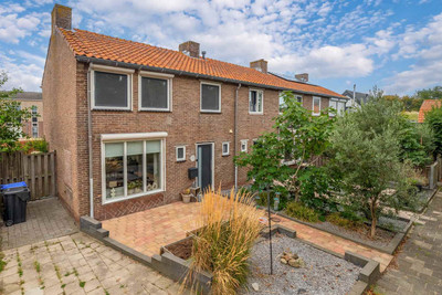 Adoptieplein 19