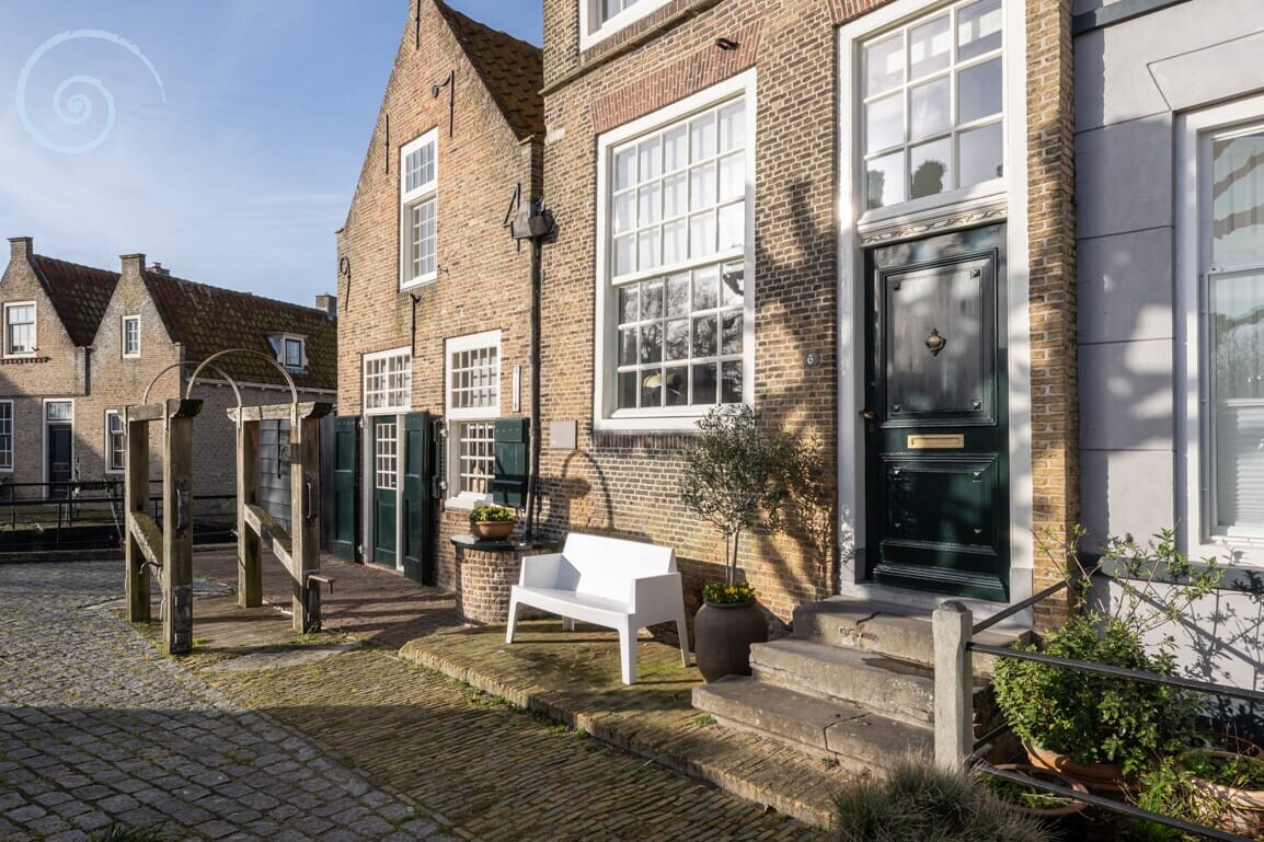 Tussenwoning te koop: Markt 6, Goedereede