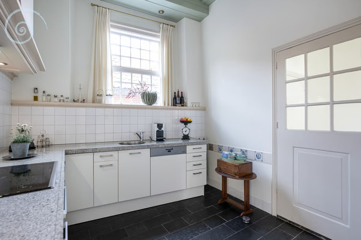 Tussenwoning te koop: Markt 6, Goedereede