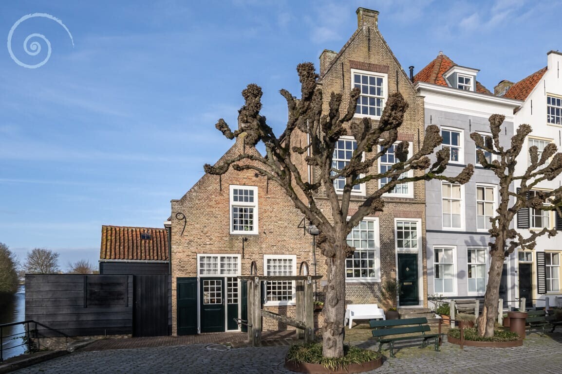 Tussenwoning te koop: Markt 6, Goedereede