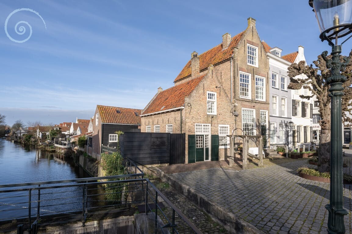 Tussenwoning te koop: Markt 6, Goedereede