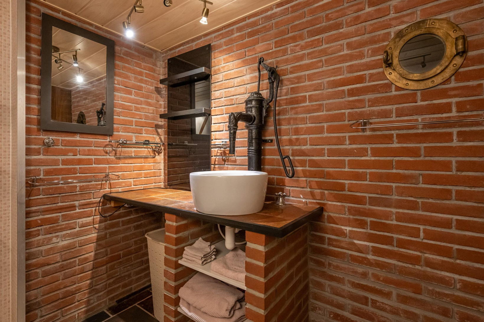 Vrijstaande woning te koop: Langstraat 42, Achthuizen