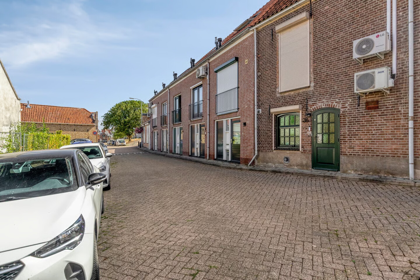 Tussenwoning te koop: Beneden Molendijk 7, Ooltgensplaat