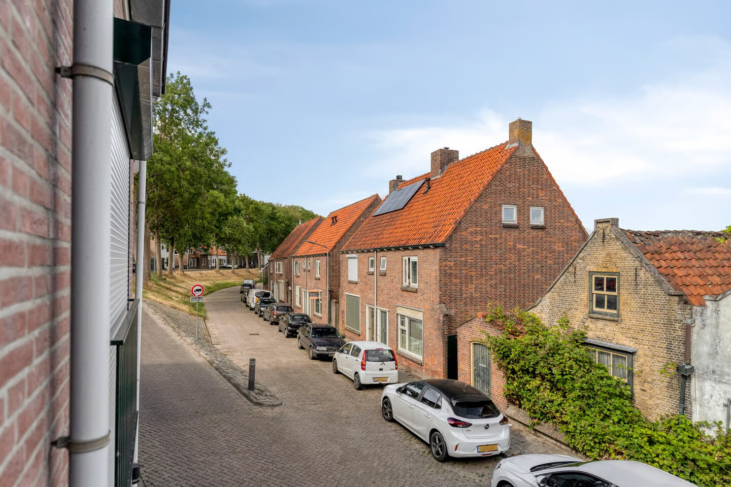 Tussenwoning te koop: Beneden Molendijk 7, Ooltgensplaat