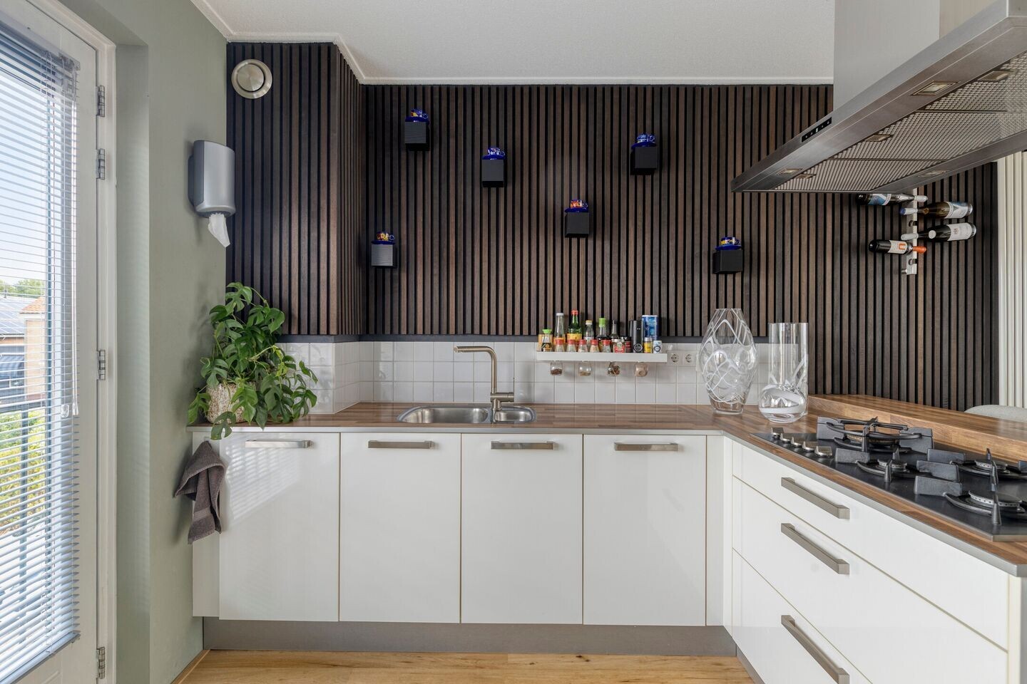 Tussenwoning te koop: Beneden Molendijk 7, Ooltgensplaat