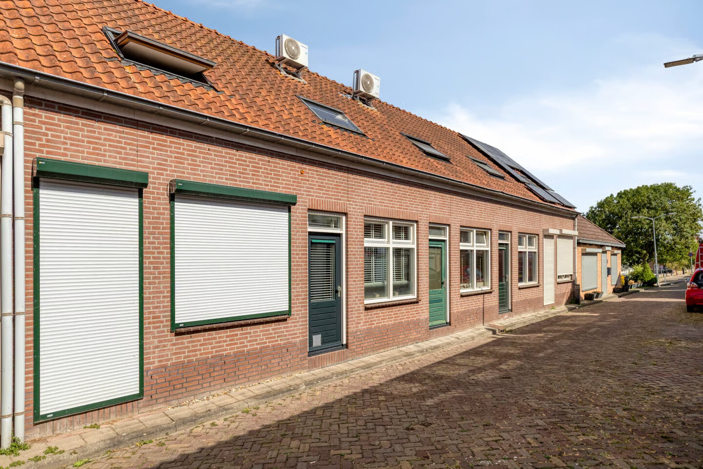 Tussenwoning te koop: Beneden Molendijk 7, Ooltgensplaat