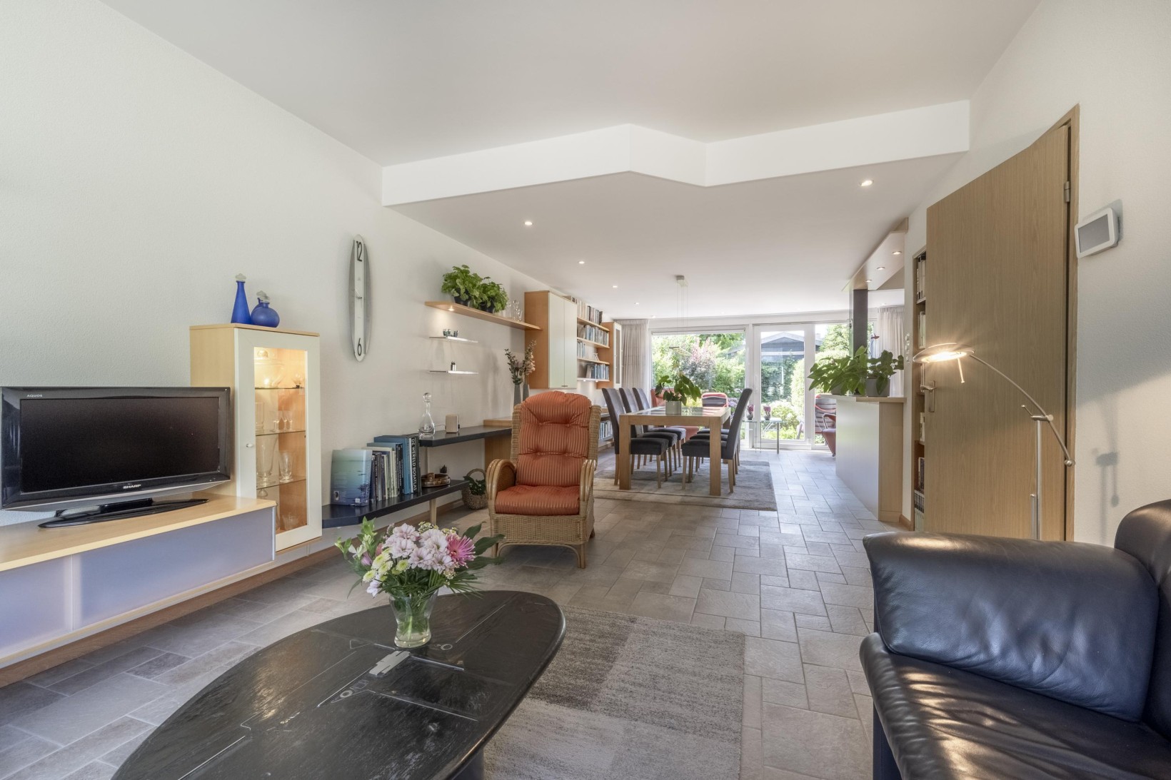 Hoekwoning te koop: W. van Vlietstraat 1, Oud-Beijerland
