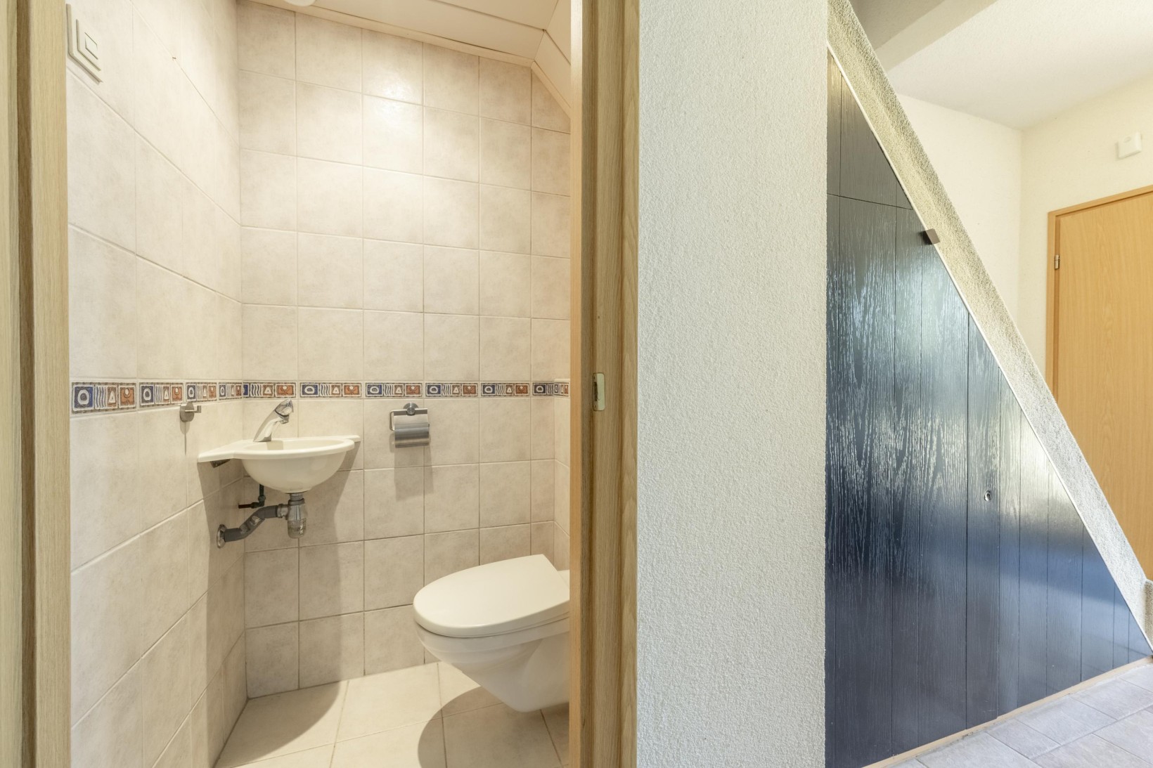 Hoekwoning te koop: W. van Vlietstraat 1, Oud-Beijerland