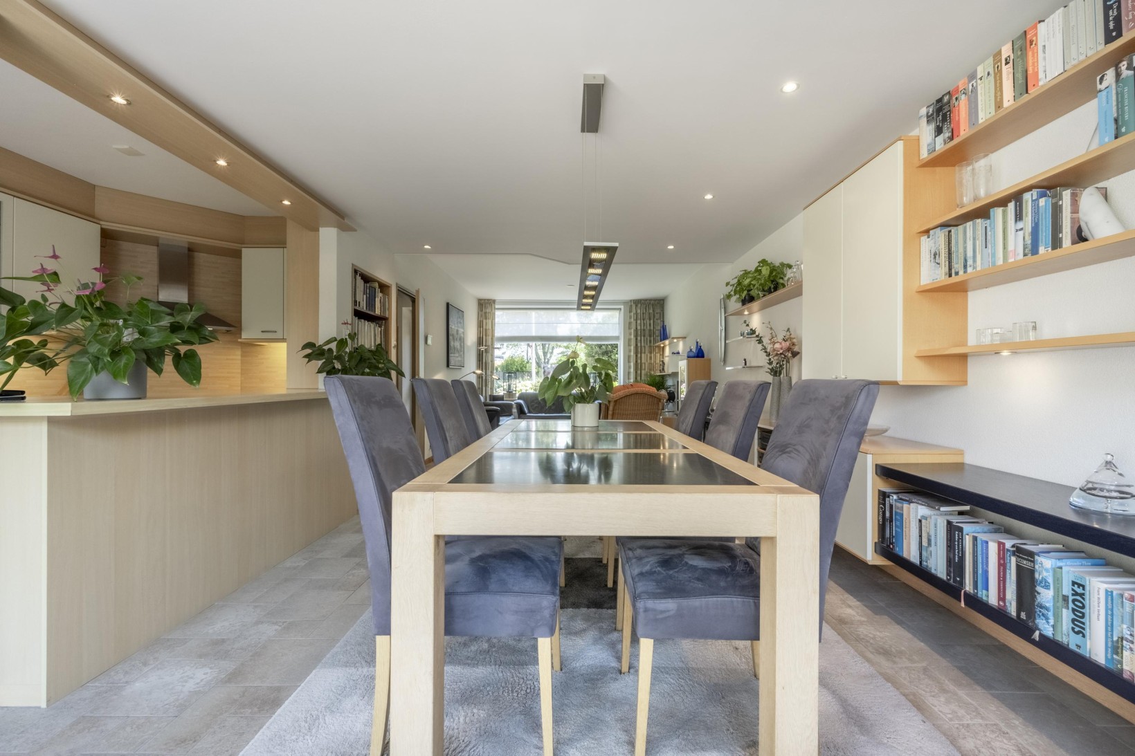 Hoekwoning te koop: W. van Vlietstraat 1, Oud-Beijerland