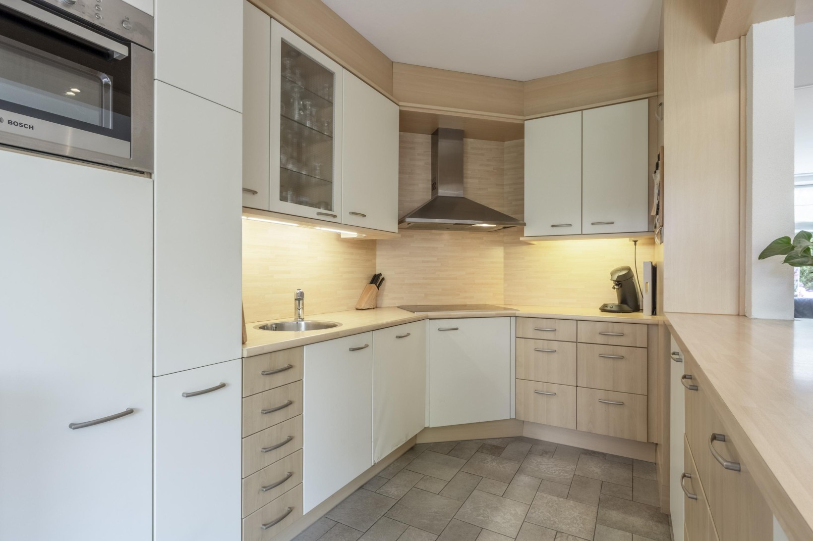 Hoekwoning te koop: W. van Vlietstraat 1, Oud-Beijerland