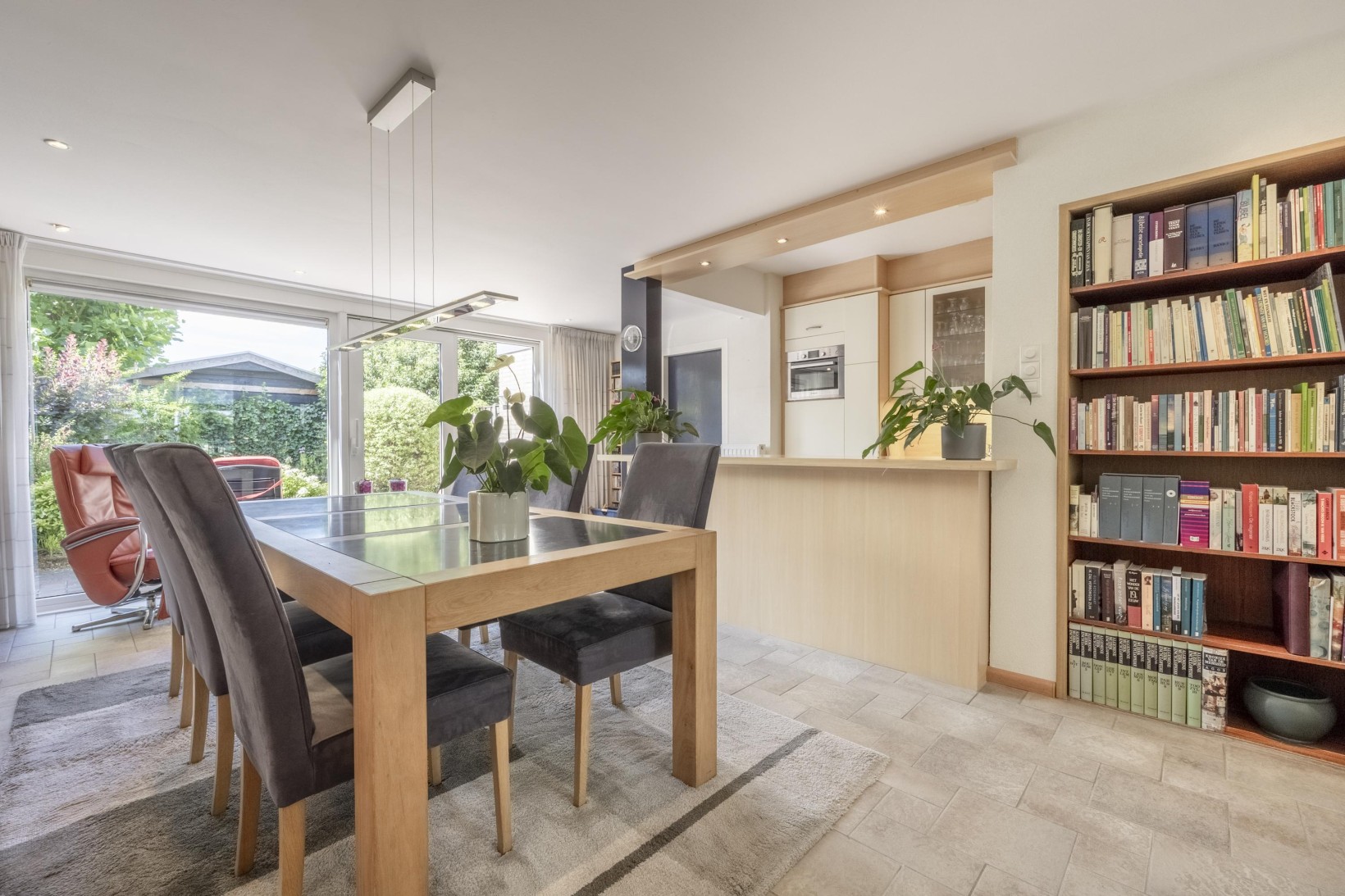 Hoekwoning te koop: W. van Vlietstraat 1, Oud-Beijerland