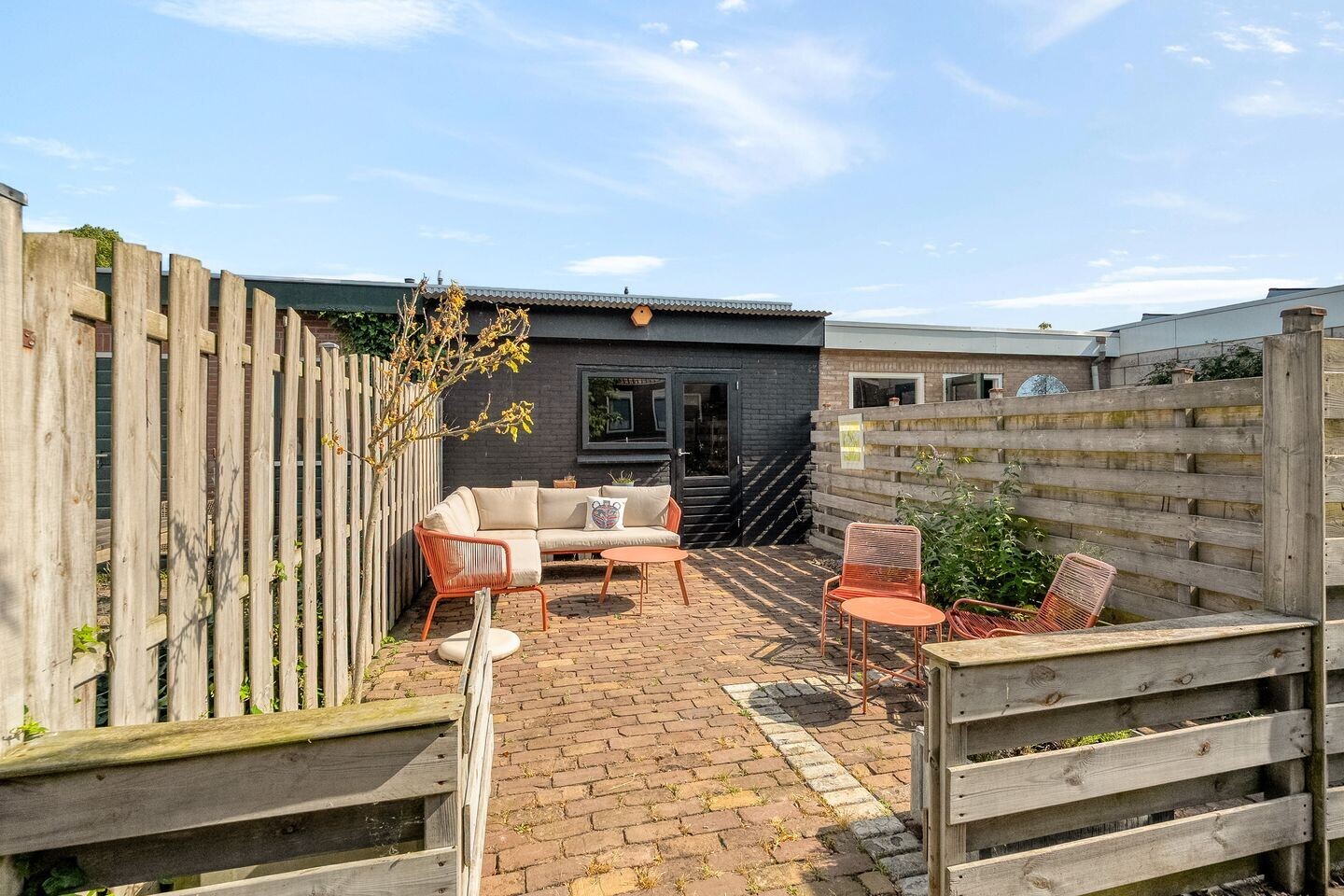 Tussenwoning te koop: Admiraal de Ruyterstraat 14, Oud-Beijerland