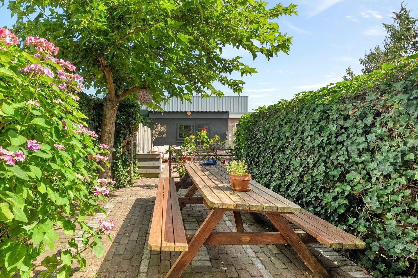 Tussenwoning te koop: Admiraal de Ruyterstraat 14, Oud-Beijerland