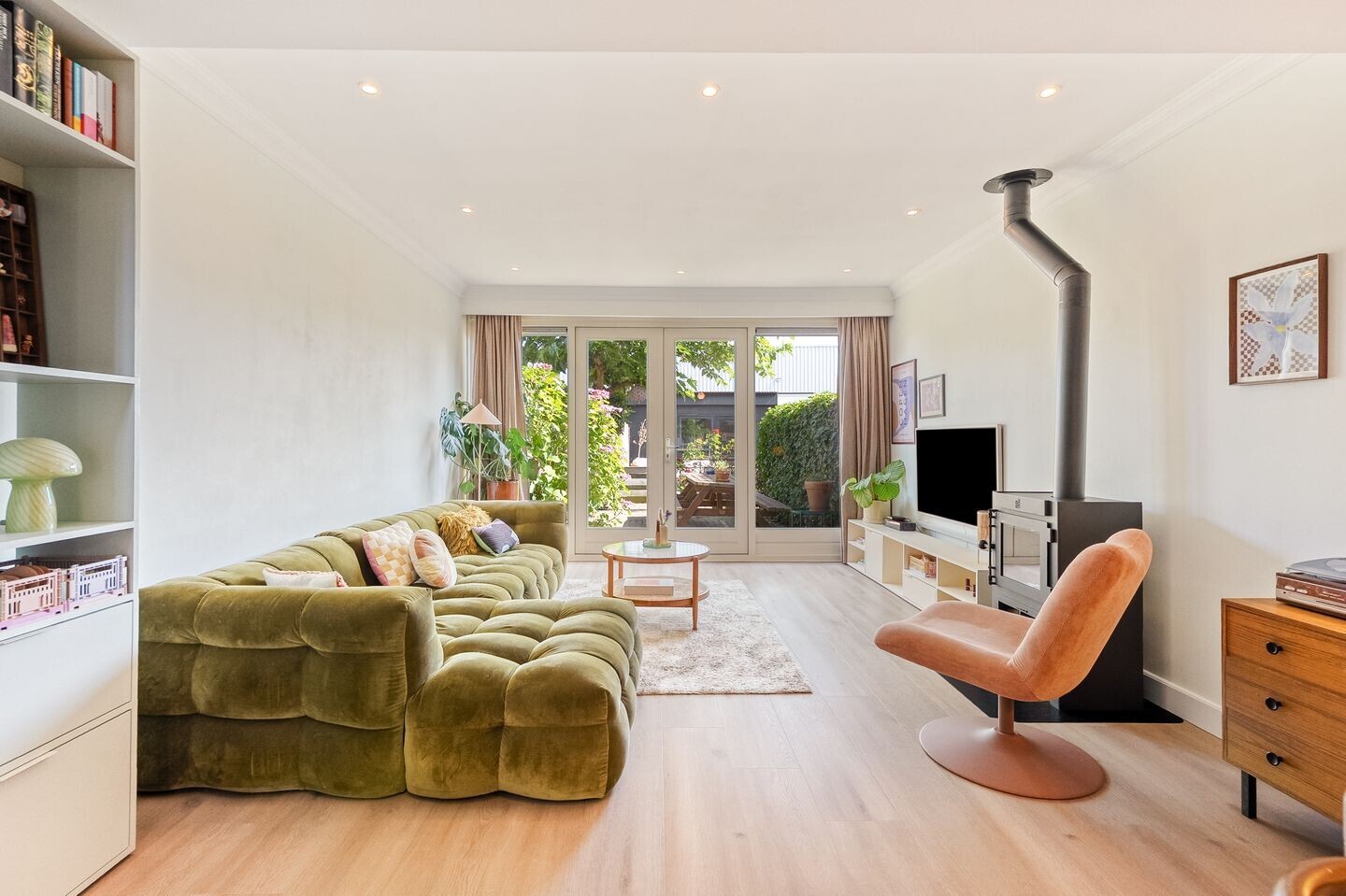 Tussenwoning te koop: Admiraal de Ruyterstraat 14, Oud-Beijerland