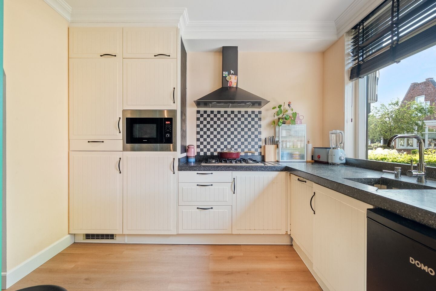 Tussenwoning te koop: Admiraal de Ruyterstraat 14, Oud-Beijerland