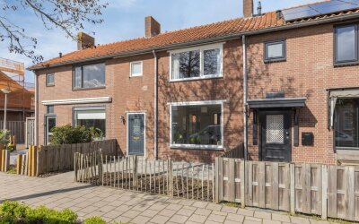 Admiraal de Ruyterstraat 102