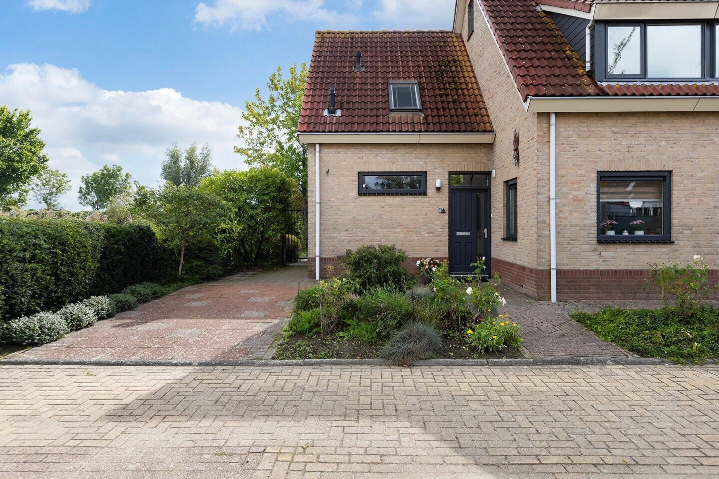 Twee-onder-één-kap te koop: Ambachtsherenweg 13, Nieuw-Beijerland