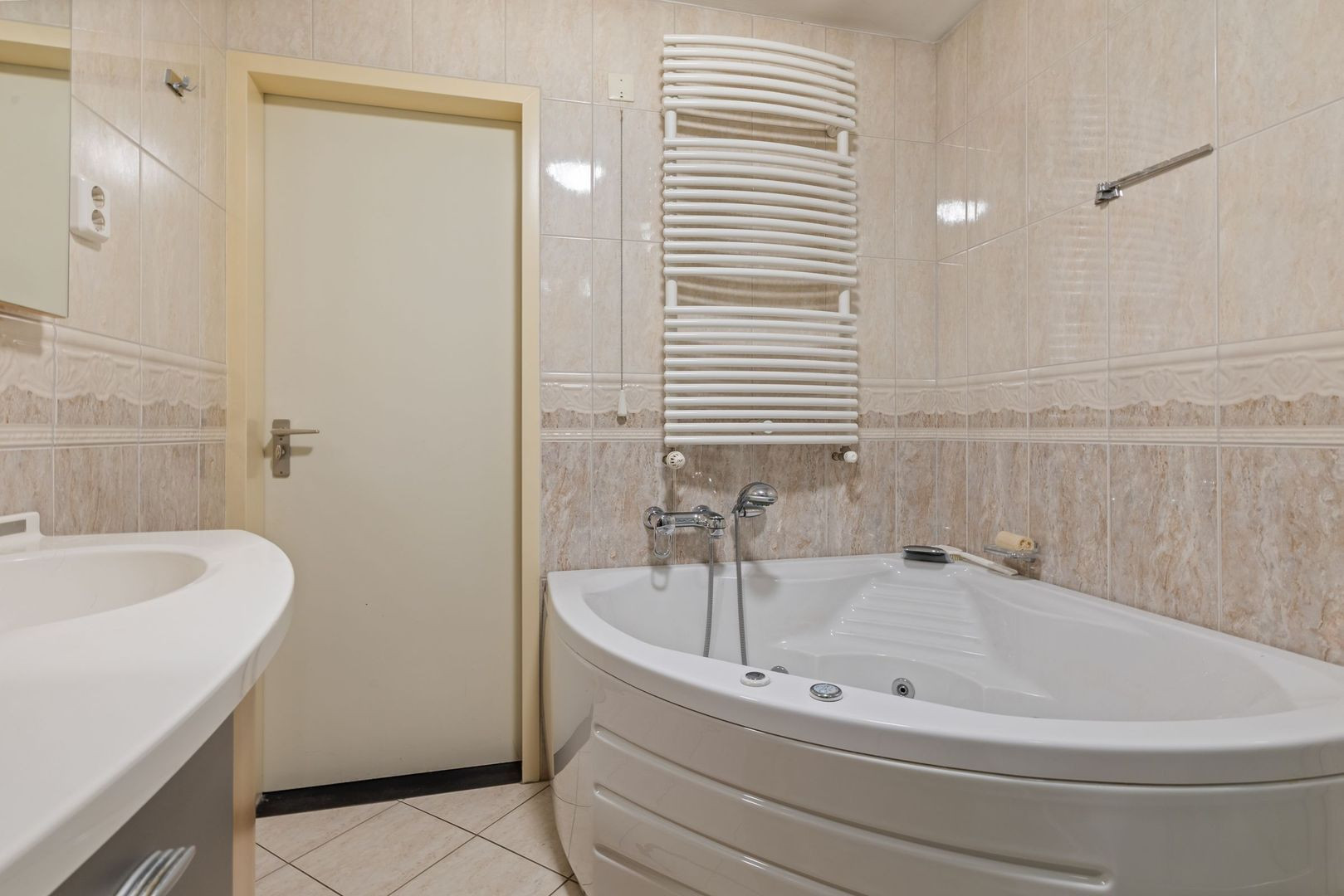 Hoekwoning te koop: Laan van Westmolen 85, Mijnsheerenland