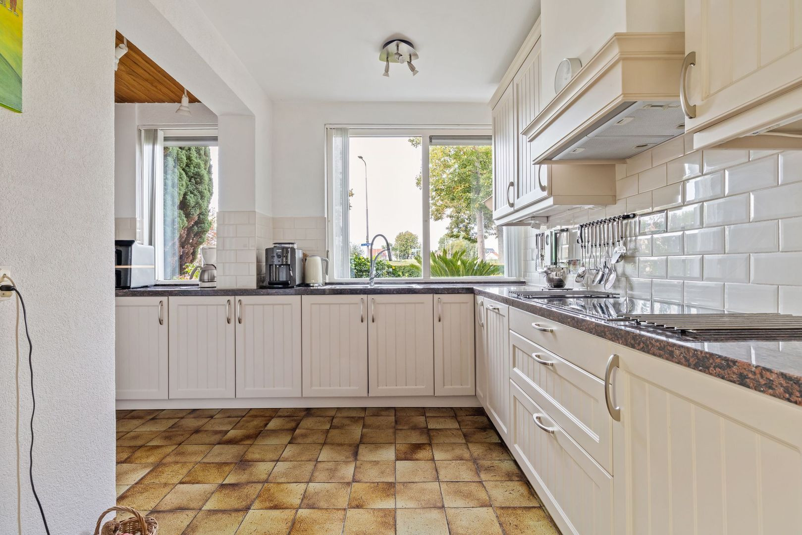 Hoekwoning te koop: Laan van Westmolen 85, Mijnsheerenland
