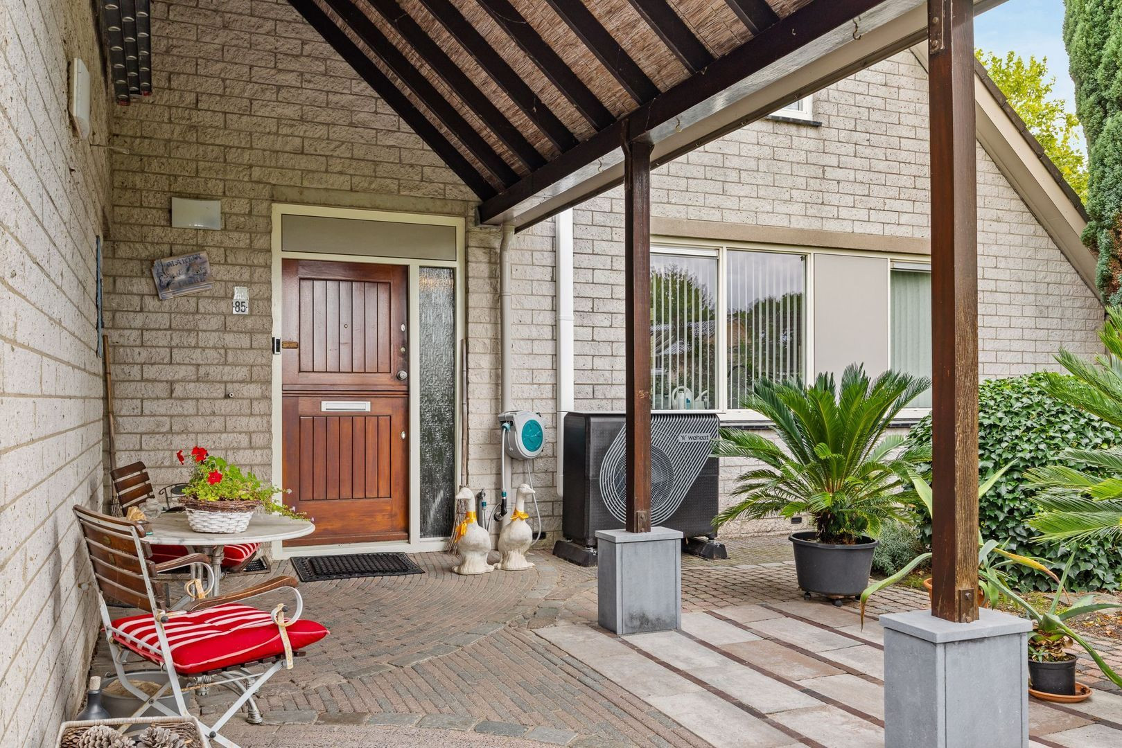 Hoekwoning te koop: Laan van Westmolen 85, Mijnsheerenland