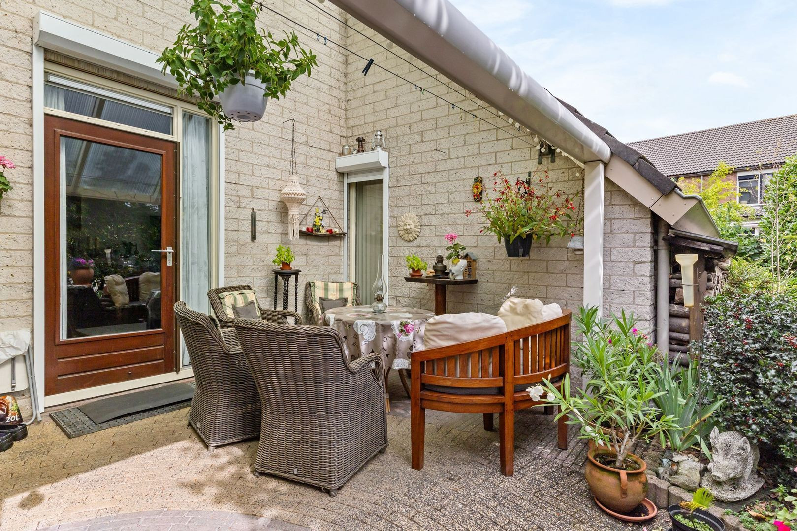 Hoekwoning te koop: Laan van Westmolen 85, Mijnsheerenland
