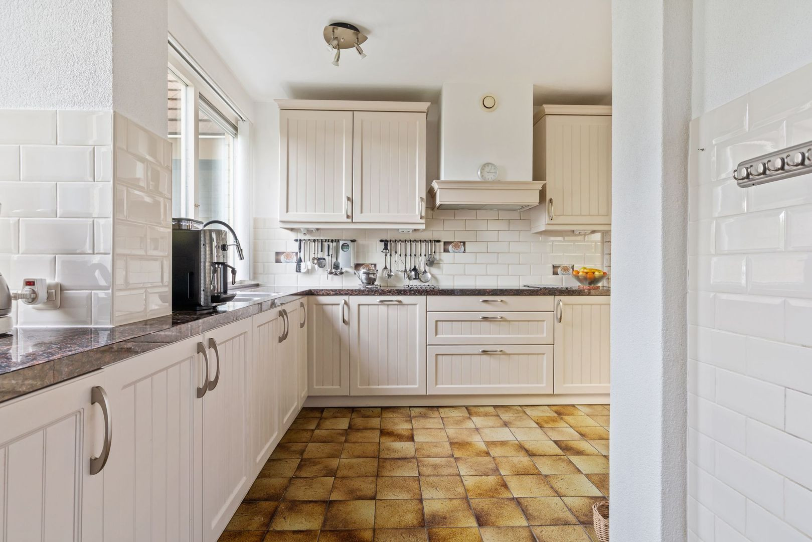 Hoekwoning te koop: Laan van Westmolen 85, Mijnsheerenland